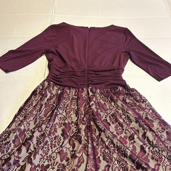 NWT Sangria burgundy vneck dress lace bottom taupe background zipper back 3/4 - Picture 8 of 10